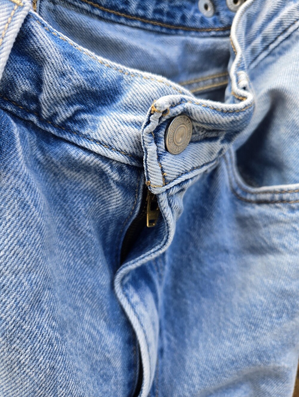 Levi's Cinch Baggy Jeans - Picture 11 of 11